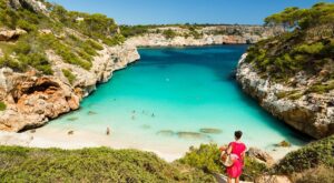 Lujo sostenible en Mallorca y ecoturismo de ensueño en Asturias: los destinos estrella de 2024 según Condé Nast Traveler