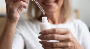 Retinol vs. Retinoides: La guía definitiva para entender la diferencia y elegir lo mejor para tu piel