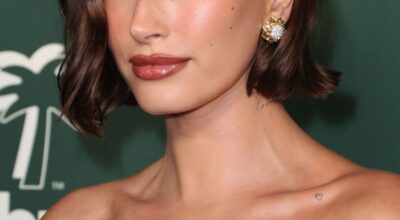 Hailey Bieber enseña su maquillaje navideño inspirado en «Cascanueces» para su cumpleaños número 27