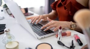 ¿Eres víctima de la Cosmeticorexia? Descubre cómo evitar la obsesión por los cosméticos y cuida tu piel con sabiduría