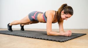 Fortalece tu cuerpo en casa con ejercicios isométricos