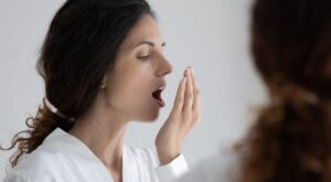 Cómo eliminar el mal aliento con manzanilla