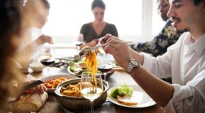 Todas las claves para sobrevivir a tu primera Navidad en familia política