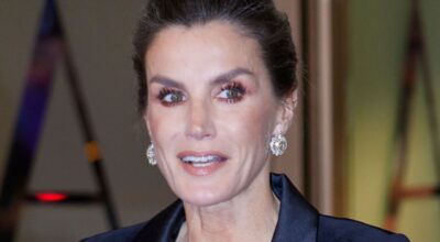 Letizia Ortiz reinventa el traje de fiesta con un look de terciopelo perfecto para Nochevieja