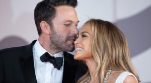 JLo y Ben Affleck: El impactante viaje de su amor y estrés postraumático revelado en su nueva película y álbum musical