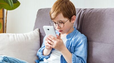 Cómo gestionar el uso de pantallas sin descuidar la salud en época de regalos