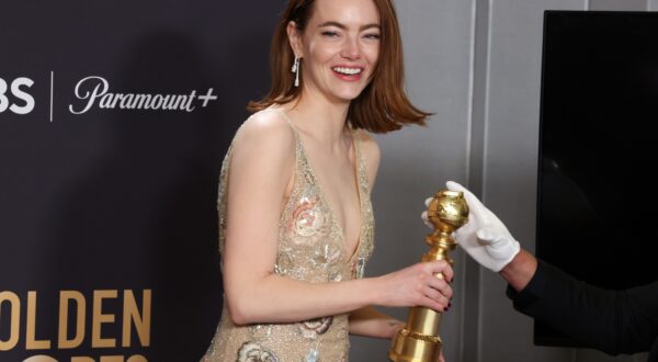 Taylor Swift y Jennifer Lawrence celebran con euforia la victoria de Emma Stone en los Globos de Oro