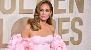 Brie Larson se emociona hasta las lágrimas al conocer a su ídolo, Jennifer López en los Globos de Oro