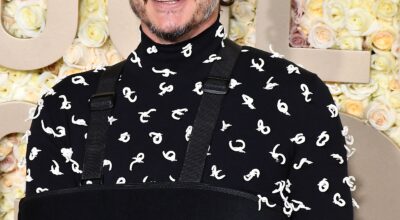 Pedro Pascal revela el misterio de su cabestrillo en los Globos de Oro 2024