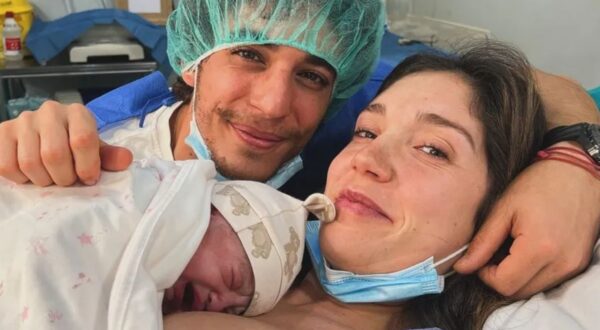 Miguel Herrán y Celia Pedraza, padres de una niña el mismo día del estreno de ‘Valle de sombras’