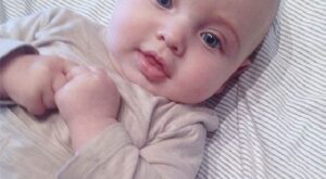 Iker Casillas muestra la cara de su pequeño Martín