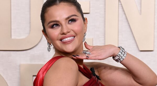 Selena Gómez comparte su transformación física y envía un poderoso mensaje de amor propio en redes sociales