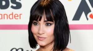 Aitana comparte sus 10 esenciales que lleva en el bolso y los preservativos son uno de ellos