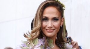 Tendencias moda 2024: Jennifer Lopez y el estilo ‘Coquette’ en el desfile de Elie Saab