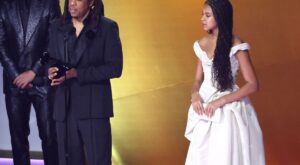 Blue Ivy eclipsa a Beyoncé en los Grammy: ¡Luce irreconocible a sus 12 años!