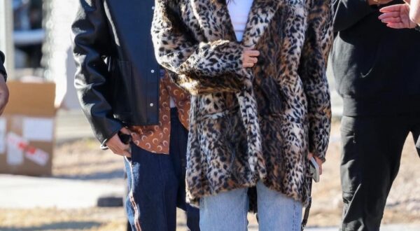 Hailey Bieber: ¡De ‘bob retro’ a melena XL y ‘Mob Wife’ en la Super Bowl