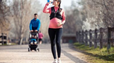 ¿Cuánto debe caminar una embarazada al día?