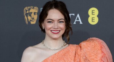 Emma Stone: Lágrimas y agradecimiento a su madre en los BAFTA: «Ella me hizo creer en este sueño loco»