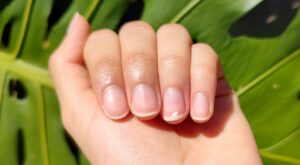 Manchas blancas en las uñas: ¿Mito del calcio o señal de alerta? ¡Farmacéutico te lo explica!