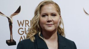 ¿Qué es el Síndrome de Cushing que padece la comediante Amy Schumer y que le ha hinchado la cara?