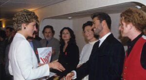 El Rey Carlos rinde homenaje al amigo de Lady Di, el cantante George Michael con una nueva moneda