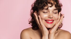 ¿Slugging? ¡Alerta dermatóloga! Piel hidratada sí, pero no para todas