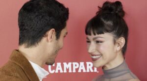 Úrsula Corberó recibe premio a mejor actriz de televisión con un look lencero y en la compañía de su pareja, Chino Darín