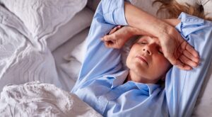 ¿Insomnio por la menopausia? ¡No estás sola! Consejos para recuperar el sueño