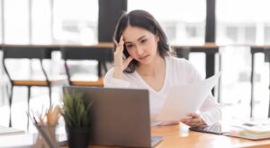 ¿Trabajas para vivir o vives para trabajar? Harvard te dice cómo ser feliz en el trabajo (sin importar el sueldo)