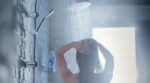 La ducha perfecta: ¿Cuántas veces debes ducharte? Consejos de una experta médica para mantener tu piel sana y radiante