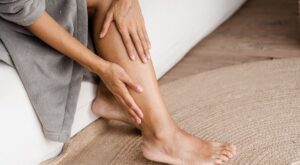 ¿Por qué se hinchan los tobillos y cómo solucionarlo?