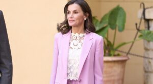 Letizia: Un guiño a la primavera con un look floral y sostenible