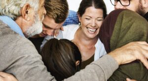 El secreto de la felicidad está en tus manos: abraza y libera oxitocina