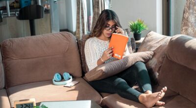 ¡Alerta mujeres! Pasar más de 11 horas sentada te roba años de vida según estudio