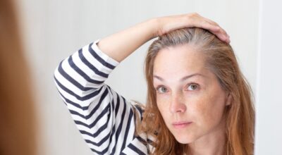 ¡Adiós canas al instante! El spray milagroso que arrasa en España