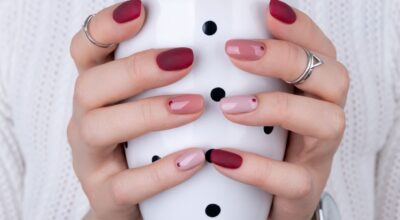 10 diseños de uñas con puntos, la última tendencia en manicuras