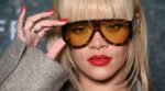 Rihanna nos deja sin aliento con su nuevo look: Rubio, flequillo y labios rojos