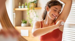 ¿El desodorante no te funciona? ¡Puede que lo estés usando mal!