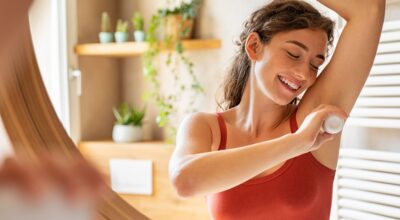 ¿El desodorante no te funciona? ¡Puede que lo estés usando mal!