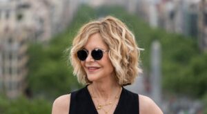 Meg Ryan conquista Barcelona y sorprende con looks elegantes y favorecedores a sus 62 años
