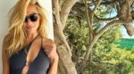 ¡Marta Sánchez arrasa con el bañador asimétrico que será el hit del verano!