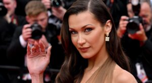 Bella Hadid incendia Cannes con un vestido transparente que desafía las normas