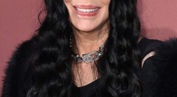 Cher deslumbra en Cannes a los 78: ¡El audaz piercing que desafía el tiempo y la moda!