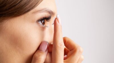 Yo tampoco lograba quitarme las lentillas con las uñas largas hasta que descubrí este truco infalible