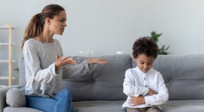 Palabras que pueden perjudicar la autoestima de tus hijos y cómo evitarlas