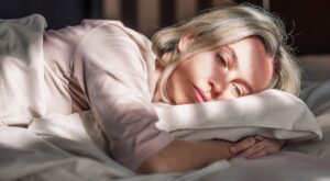 Por qué el sueño es un proceso de liberación mental, según un experto