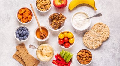 Aprende a picar entre horas de forma saludable con estos tentempiés que puedes preparar el día anterior