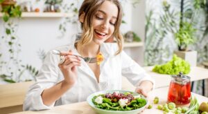 Este es el ‘superalimento’ recomendado por expertos que mejora la digestión y ayuda a conservar un vientre plano