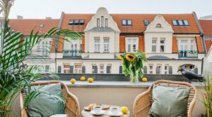 Lidl agotará el banco de madera ideal para terrazas pequeñas: elegante, cómodo y aprovecha el espacio