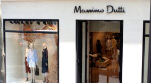 Massimo Dutti adelanta sus rebajas con estas 5 prendas elegantes que pedirás con envío urgente (desde 15,95 euros)